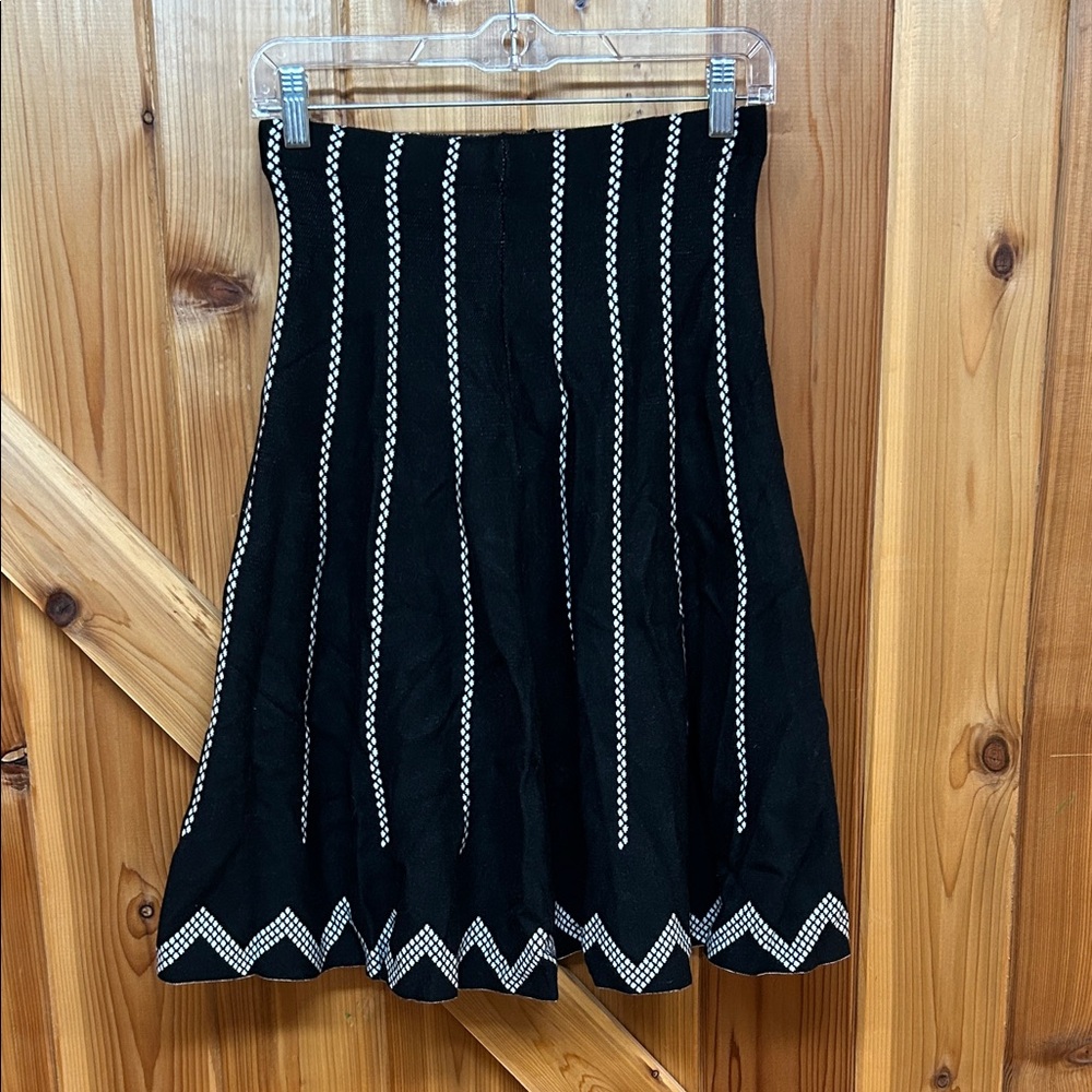 Elegant Black and White Knit Skirt